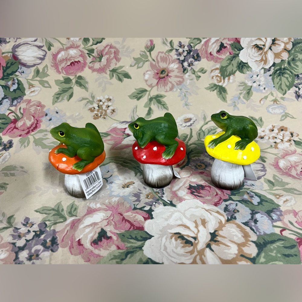 Colorful Frog Mushroom Figurines set - Picture 4 of 6